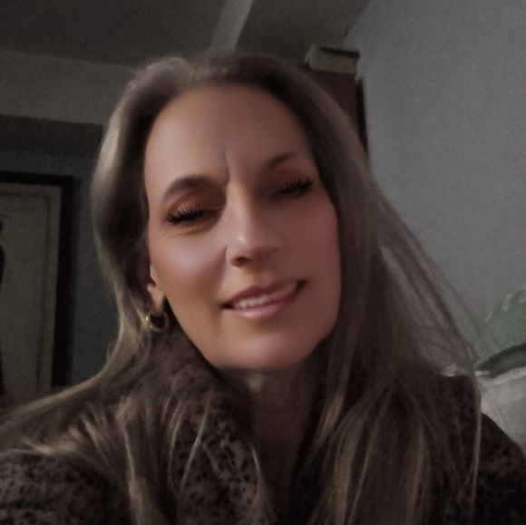 Meet your Posher, Carla - Picture 1 of 1